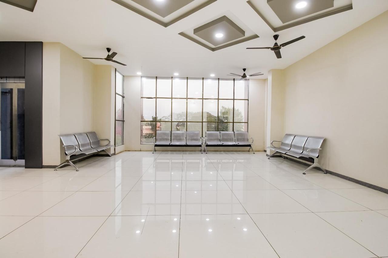 Oyo Flagship 71595 Hotel Lakhdatar Shegaon Exterior photo